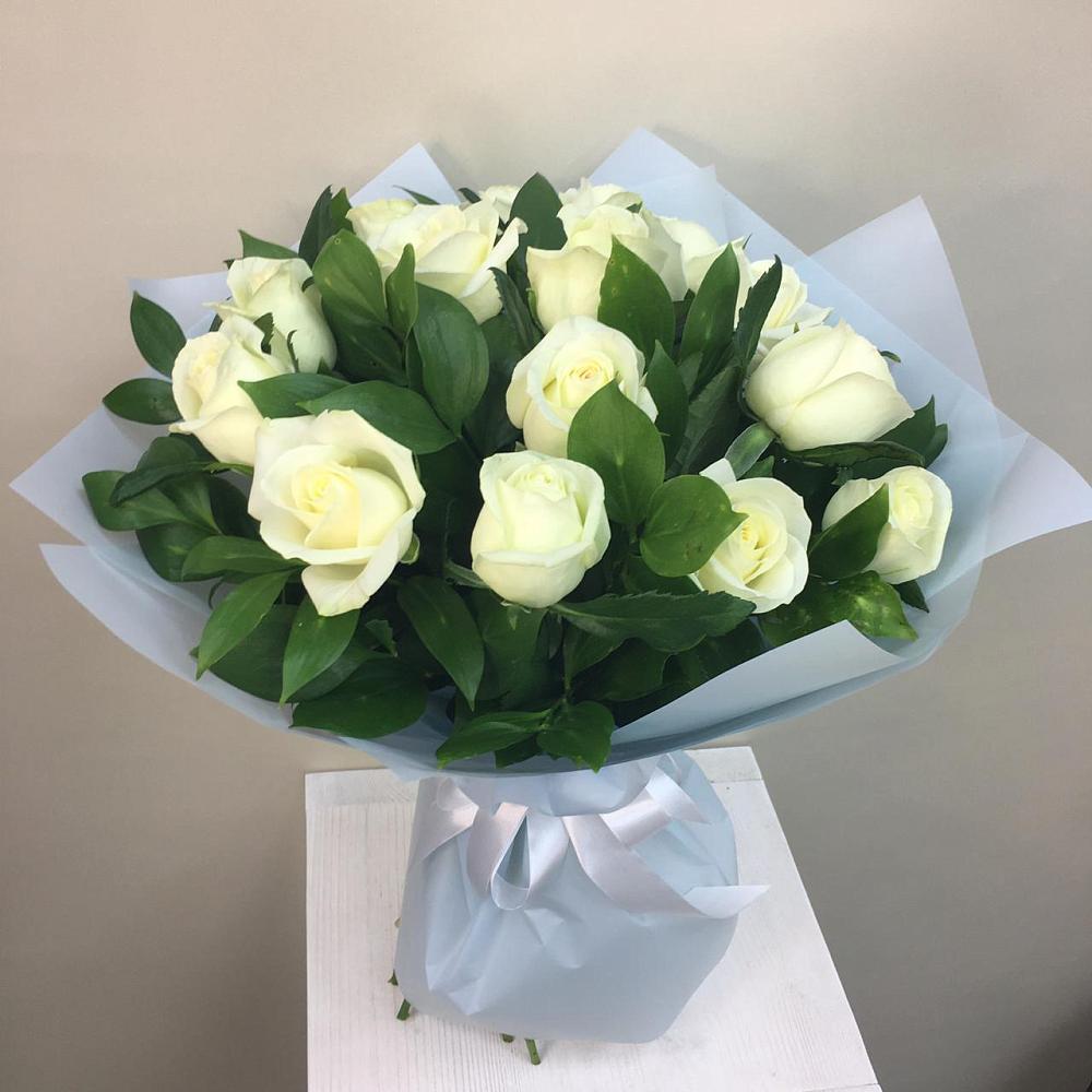 Букет 15 Белых роз Проуд в Электростали