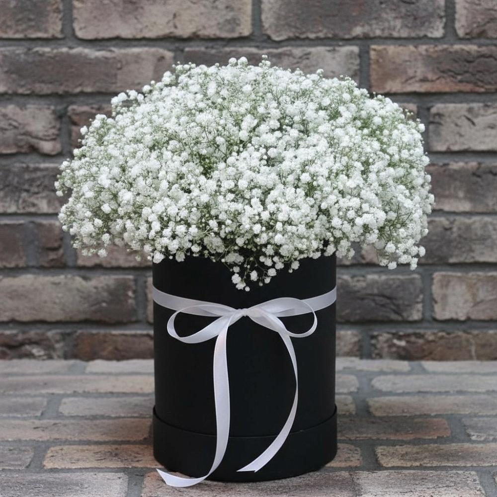 Цветочная композиция из Гипсофила в шляпной коробке в Электростали