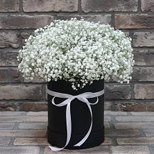 Цветочная композиция из Гипсофила в шляпной коробке в Электростали