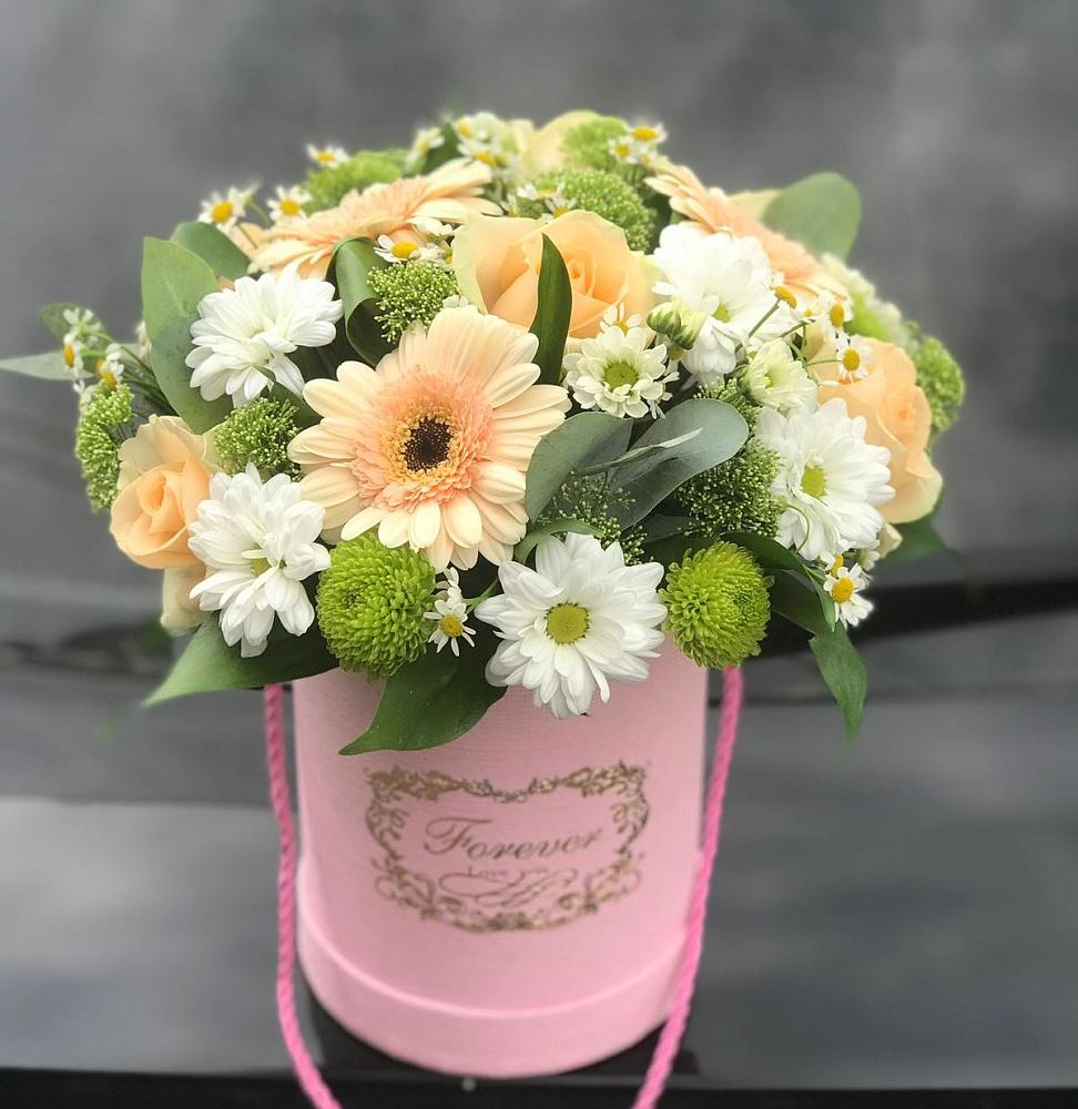 Цветочная композиция из Розы, Герберы и Хризантемы в шляпной коробке в Электростали