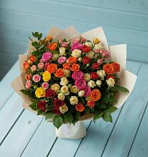 Букет Микс из разноцветных кустовых роз в Электростали